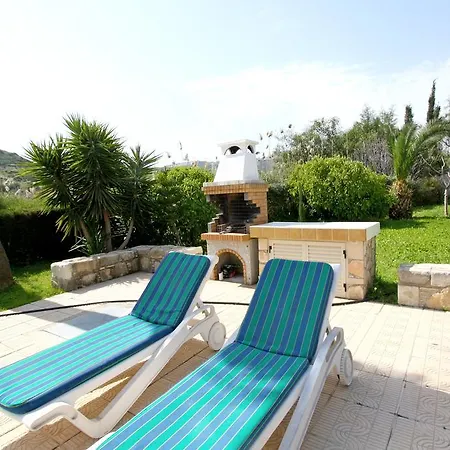 Villa Alonia Pissoúri