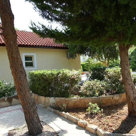 Villa Alonia Villas *